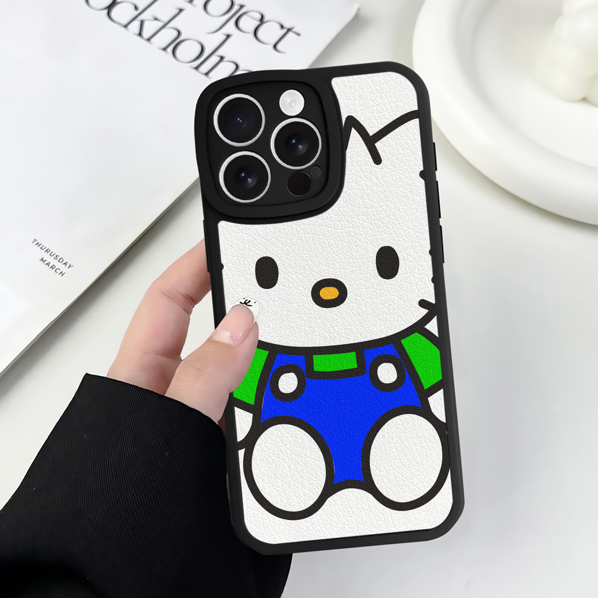 （画像用） Hello Kitty ハローキティ 【iPhone 16シリーズ対応】シリコンスマホケース（レザー調） 材質：シリコン